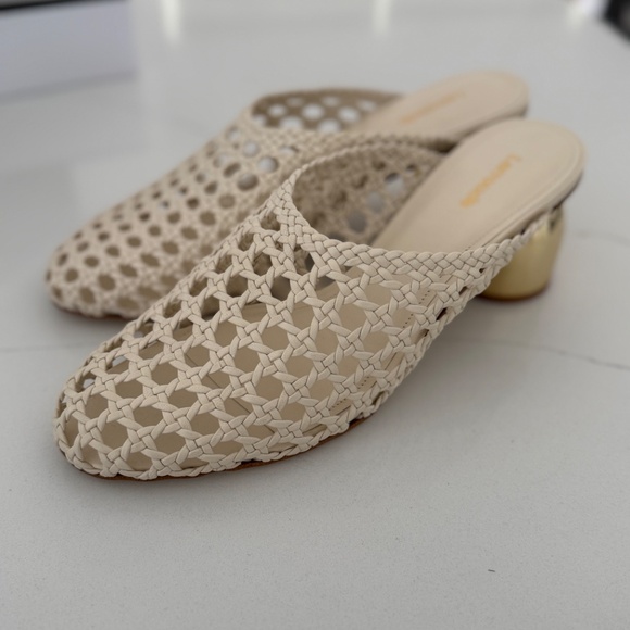 Larroude Dew Drop Macreme Mule in Ivory Leather with Gold Heel 9.5 New! - Picture 5 of 10